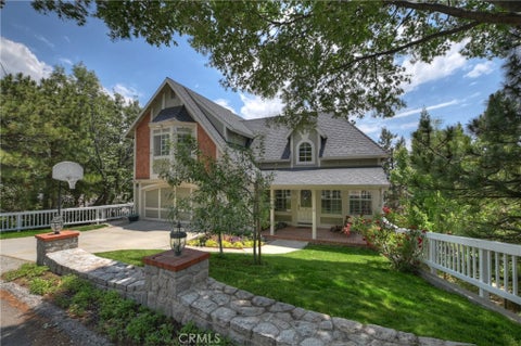 Photo of 27781 St Bernard Lane, Lake Arrowhead, CA 92352 (MLS # IG25128910)
