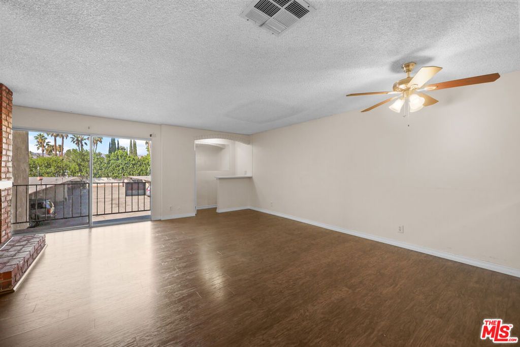 Photo of 21219 Roscoe Boulevard #211, Canoga Park, CA 91304 (MLS # 25613243)