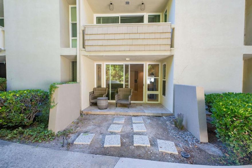 Remodeled 1-Bedroom + Optional 2nd Bedroom Condo in Gated La Jolla Community – Walk to the Beach! Beautifully updated ground-floor end unit located in a secure, gated community just a short walk to La Jolla Shores Beach. This bright and spacious condo features stainless steel appliances, community washer and dryer, and a private balcony. The versatile layout includes a bonus room that can serve as a second bedroom (fits a full-size bed and dresser) or a comfortable home office. Enjoy the convenience of direct, private access to parking right from the unit. Community amenities include a swimming pool, spa, BBQ areas, and an inviting lobby. Ideally situated near UCSD, La Jolla Village Shopping Center, top-rated schools, dining, and major freeways.  Available furnished upon request.