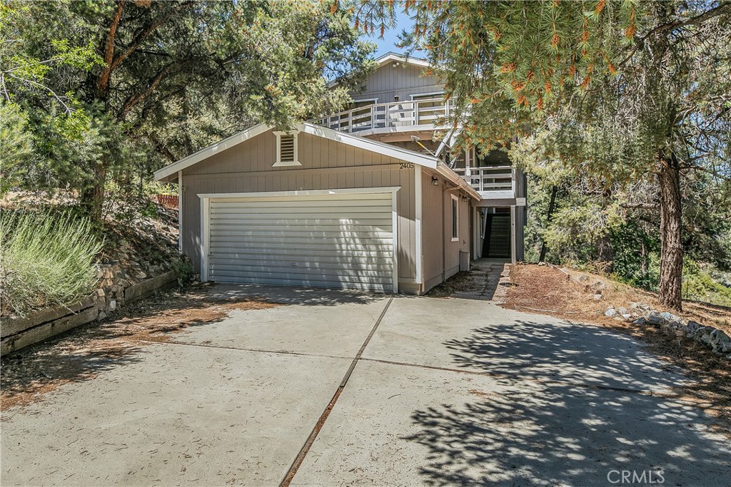 Welcome to this stunning tri-level gem nestled on a quiet cul-de-sac, in the heart of Pine Mountain Club! This recently remodeled house offers an exquisite blend of modern comfort and rustic charm, making it an ideal home or investment opportunity with fantastic rental potential. With 4 spacious bedrooms and 3 bathrooms, this residence promises ample space for both relaxation and entertainment.
As you step inside, you'll be greeted by the warm and inviting mid-level entryway that leads you to the heart of the home. The living room is a true highlight, featuring a captivating rock fireplace that creates a cozy ambiance, perfect for those chilly mountain evenings.
Imagine waking up to breathtaking vistas every morning – the upper back deck offers just that. Step outside and be captivated by the amazing panoramic views that stretch as far as the eye can see. The lower level of the house is dedicated to entertainment and fun. A spacious gameroom awaits, providing endless possibilities for family gatherings, game nights, or even creating a home theater. This level adds an exciting dimension to the home's versatility, ensuring there's something for everyone.
In addition to its appealing features, this property boasts a desirable location within Pine Mountain Club. The community's low HOA ensures you can enjoy a range of amenities and services without breaking the bank.
Whether you're seeking a comfortable and spacious family home, a weekend getaway, or a savvy investment opportunity, this tri-level house in Pine Mountain Club has it all. Its recent remodel, stunning features, and captivating views make it a true standout in the market. Don't miss your chance to own a piece of mountain paradise with boundless rental potential and a lifestyle that's second to none. Property is approved for AirBnB short term rental.