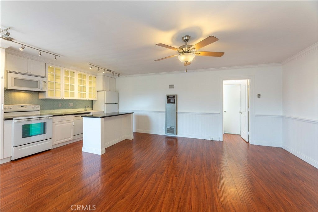 1329 E 1st 40