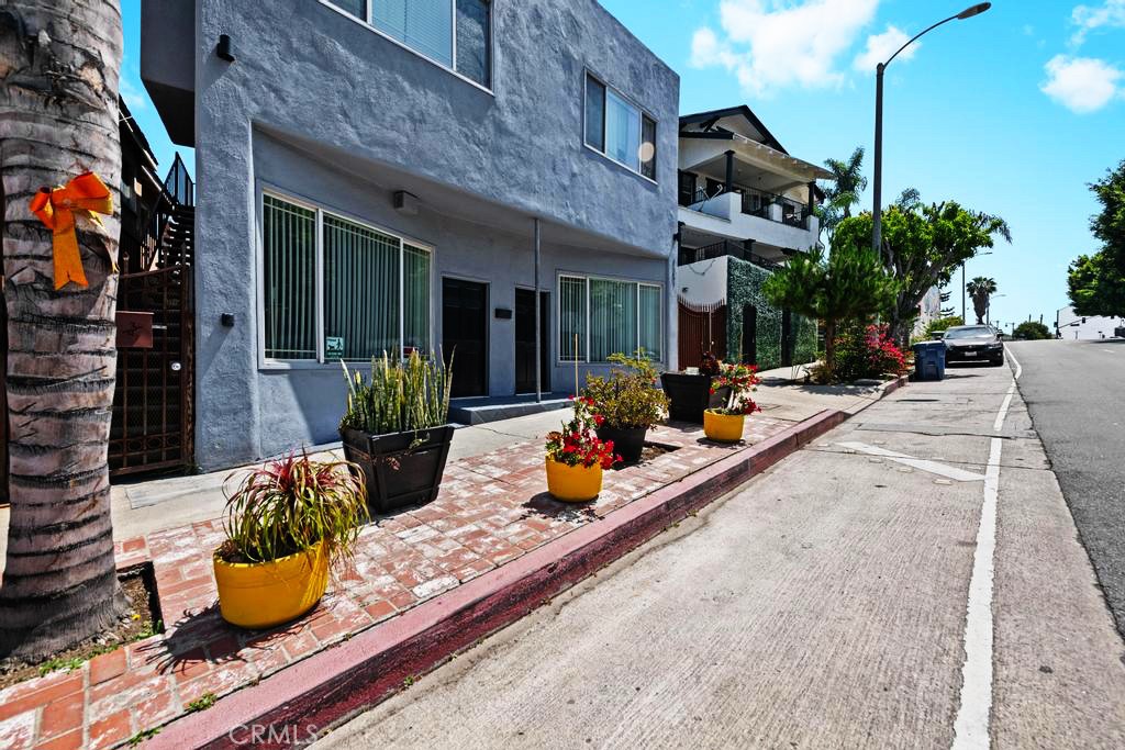 1357 W Temple