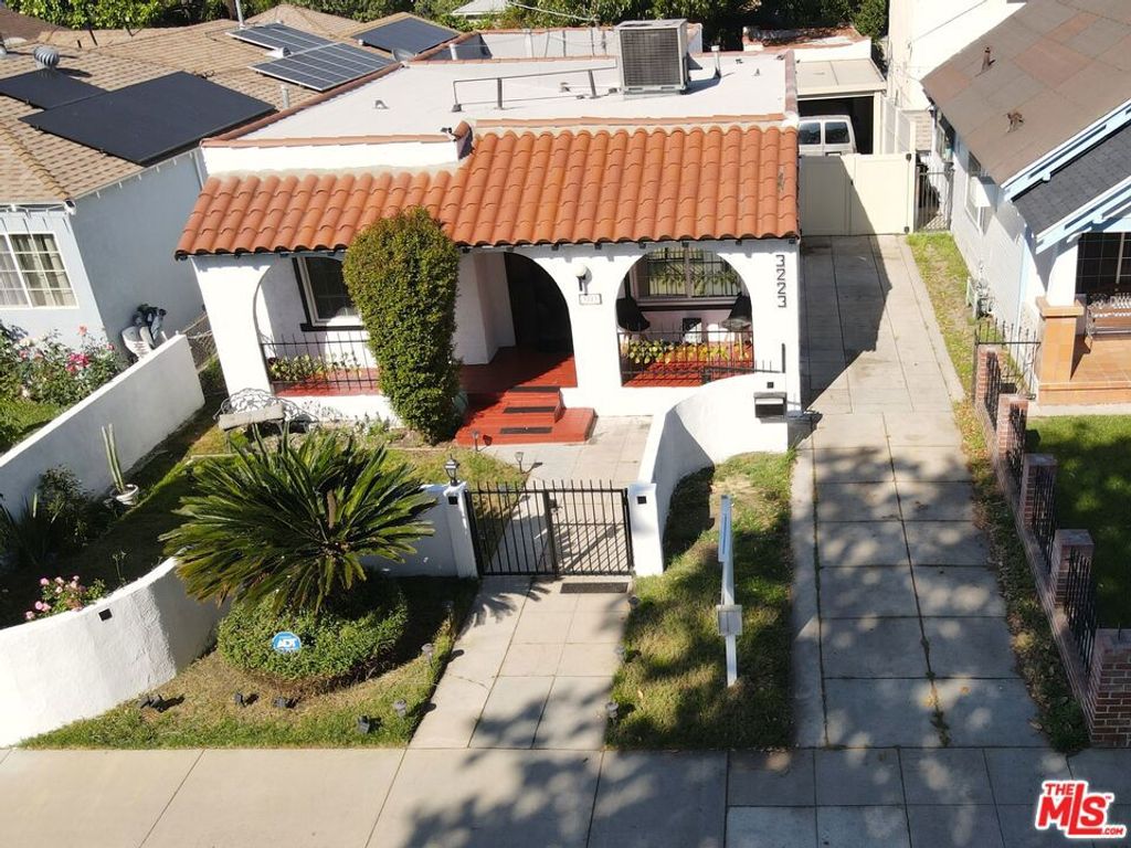 Photo of 3223 Perlita Avenue, Atwater, CA 90039 (MLS # 26689519)