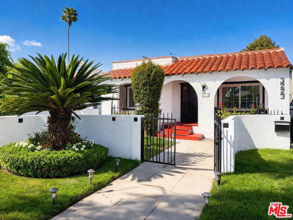 Photo of 3223 Perlita Avenue, Atwater, CA 90039 (MLS # 26689519)