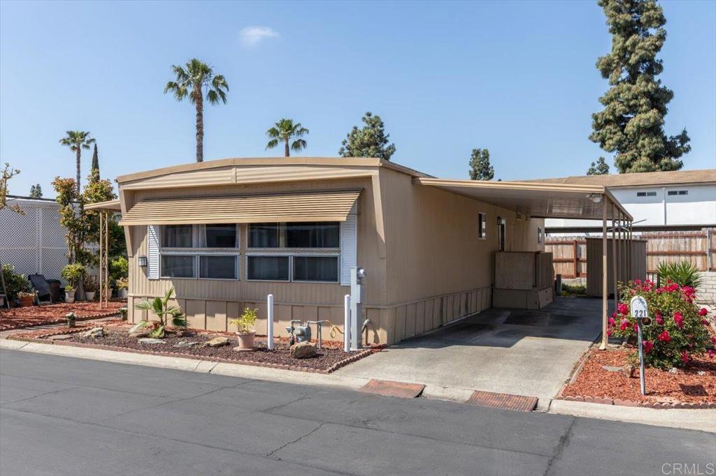 211 N Citrus 221
