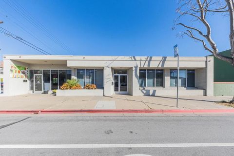 Photo of 109 E Alisal Street, Salinas, CA 93901 (MLS # ML82040380)