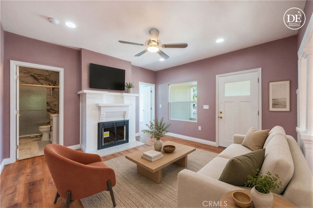 2041 W 29th Place