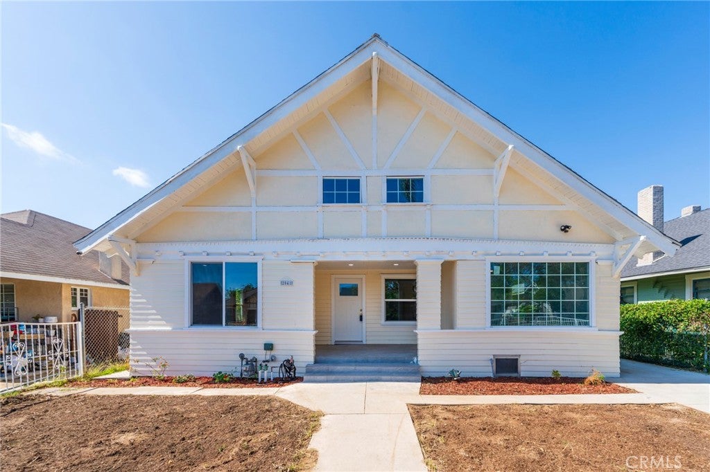 2041 W 29th Place