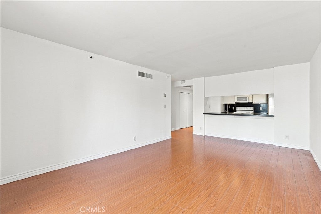 600 W 9th 910