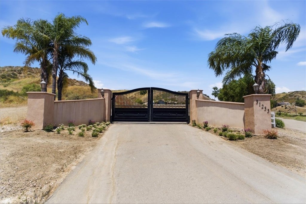 31233 Romero Canyon Rd, Castaic, CA, 91384, USA, 4 Bedrooms Bedrooms, ,5 BathroomsBathrooms,Residential,Active,31233 Romero Canyon Rd,SR26123534