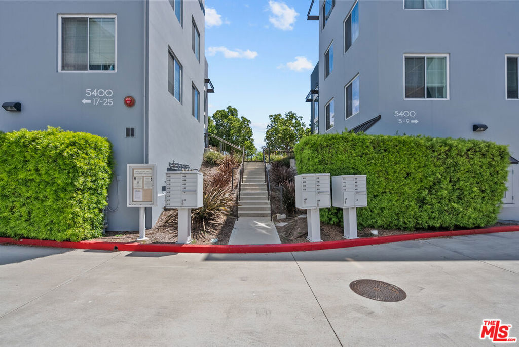 5400 Playa Vista Drive 21