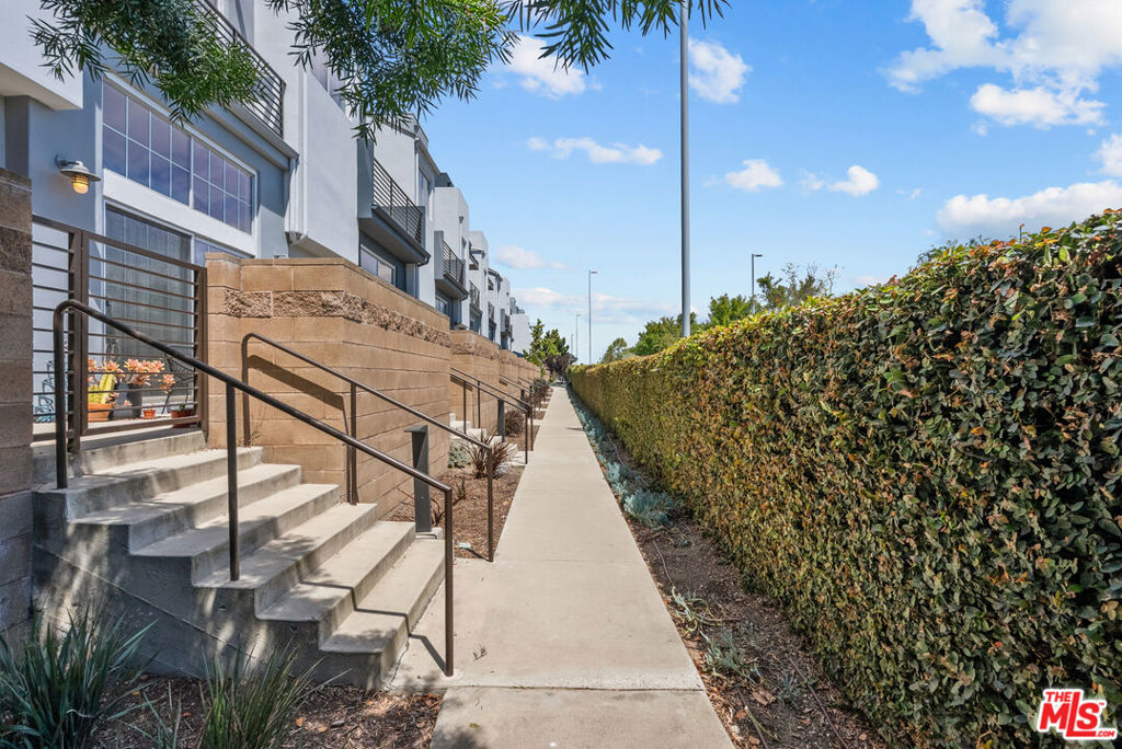 5400 Playa Vista Drive 21