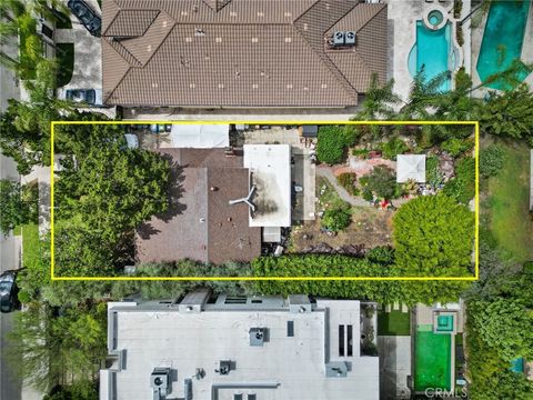 Photo of 12415 Erwin Street, Valley Glen, CA 91606 (MLS # SR26068994)