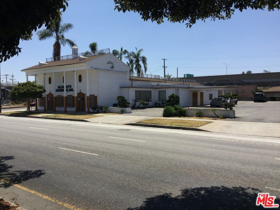 10625 Broadway