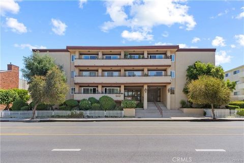 Photo of 5412 Lindley Avenue #108, Encino, CA 91316 (MLS # SR25158577)