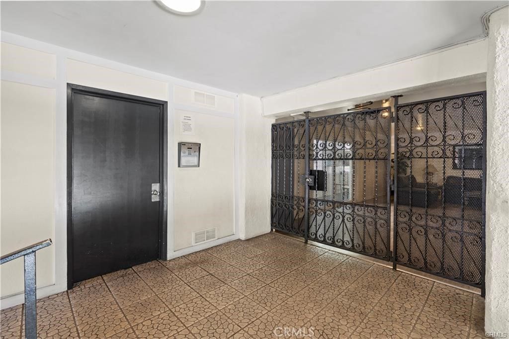 Photo of 5412 Lindley Avenue #108, Encino, CA 91316 (MLS # SR25158577)