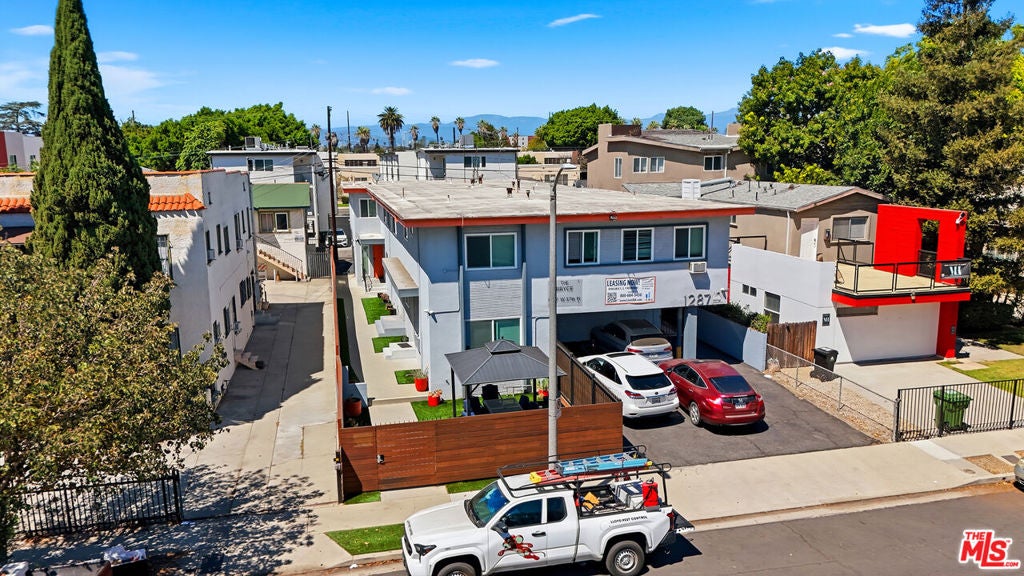 1287 W 37th Place
