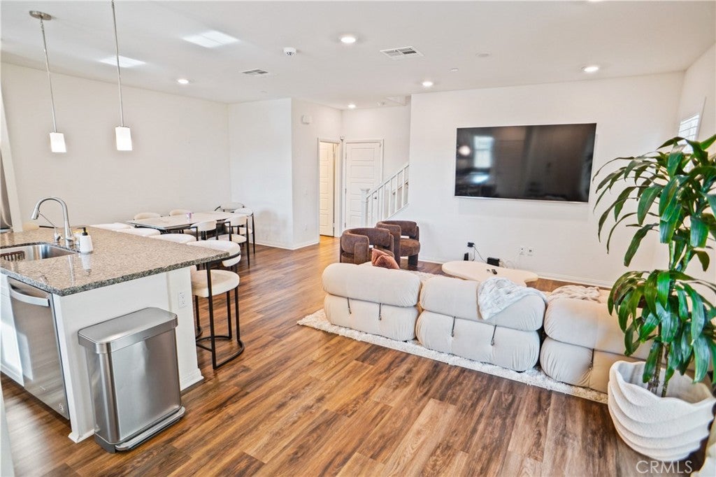 27605 Sawtooth