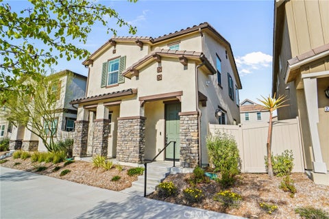 Photo of 27605 Sawtooth LN, Canyon Country, CA 91387 (MLS # SR26209586)