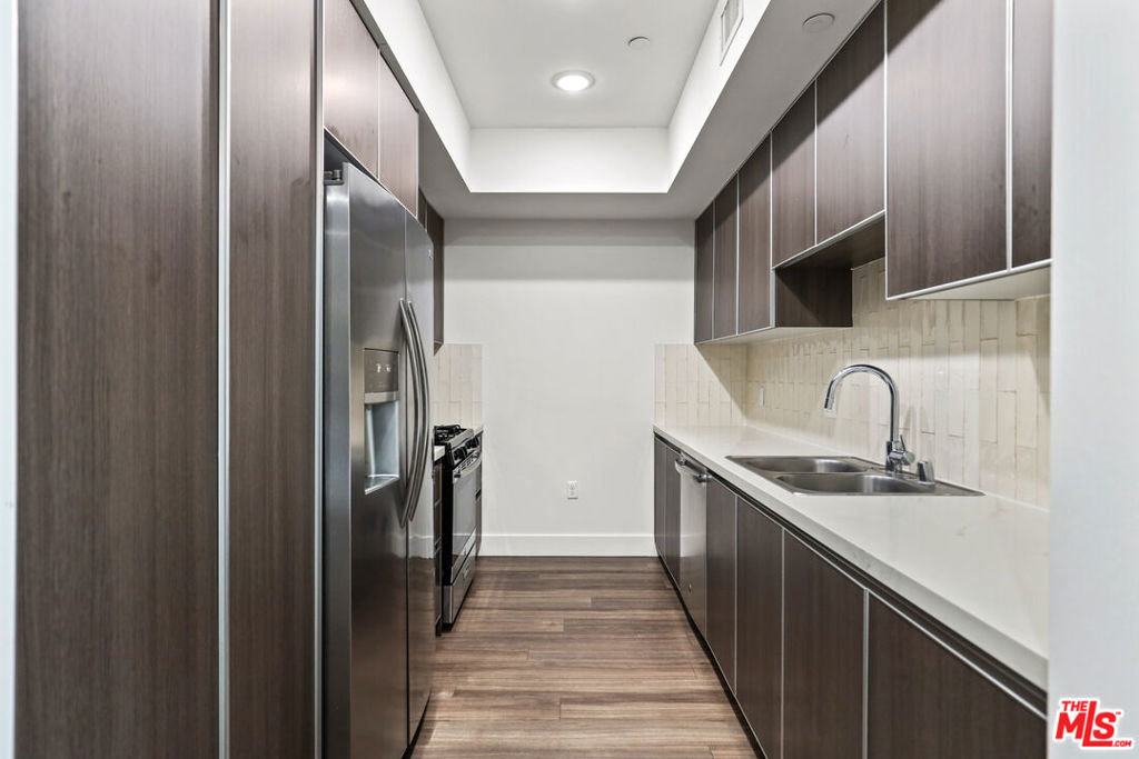 Welcome to Formosa Fountain by Wiseman, located in Hollywood. This property features three-bedroom apartment homes ranging from 1273 to 1,359 Sq. Ft.