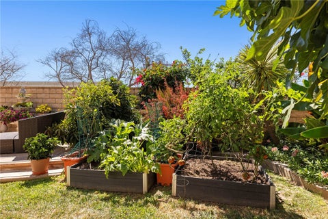 Tiny photo for 1759 Tanager ST, Ventura, CA 93003 (MLS # TR26196891)