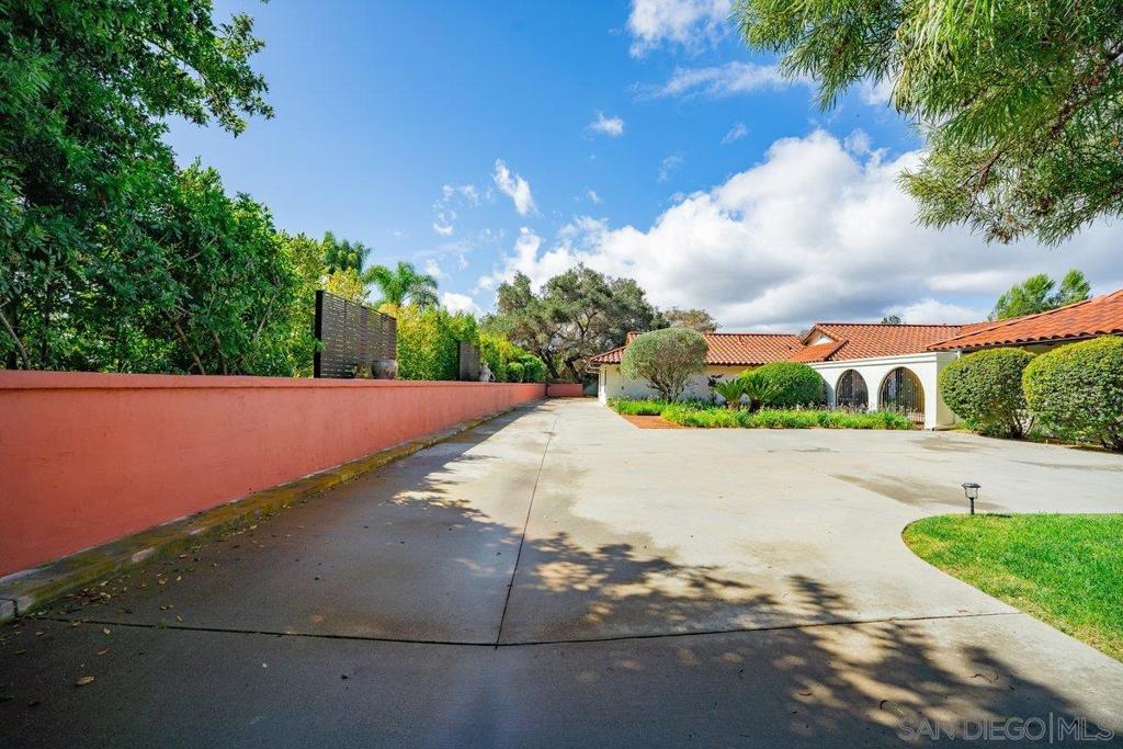 11 Country Glen Rd