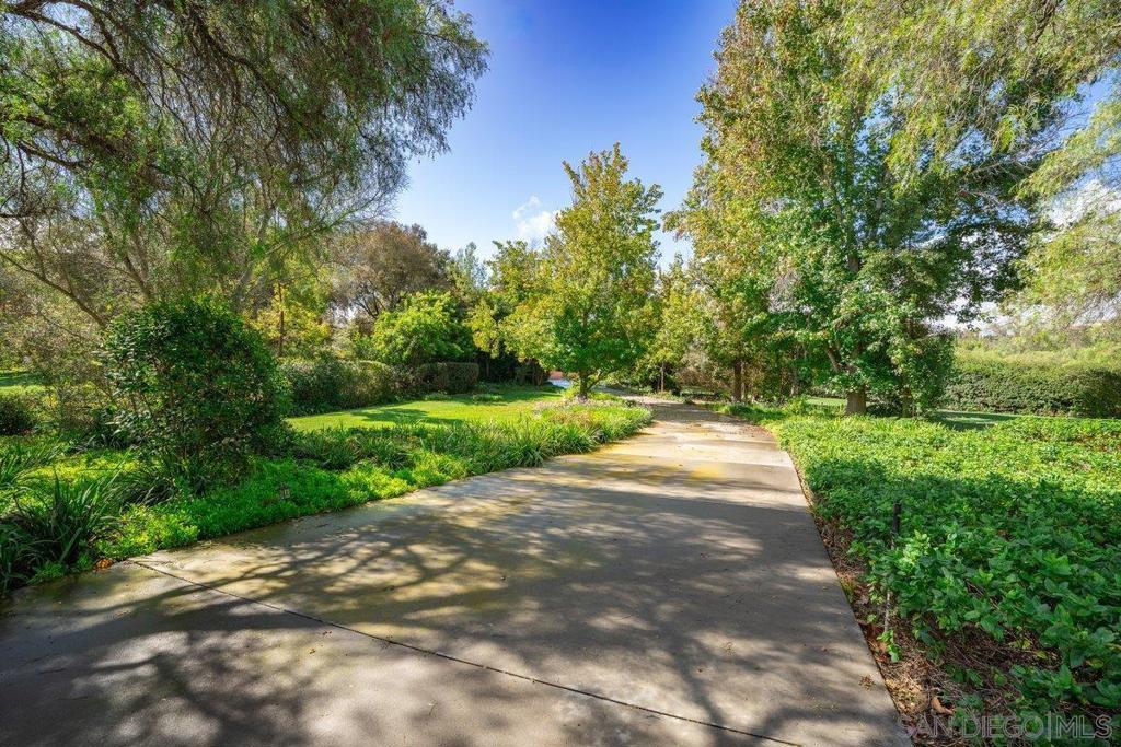 11 Country Glen Rd