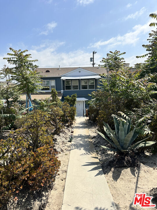 2712 Pacific Avenue