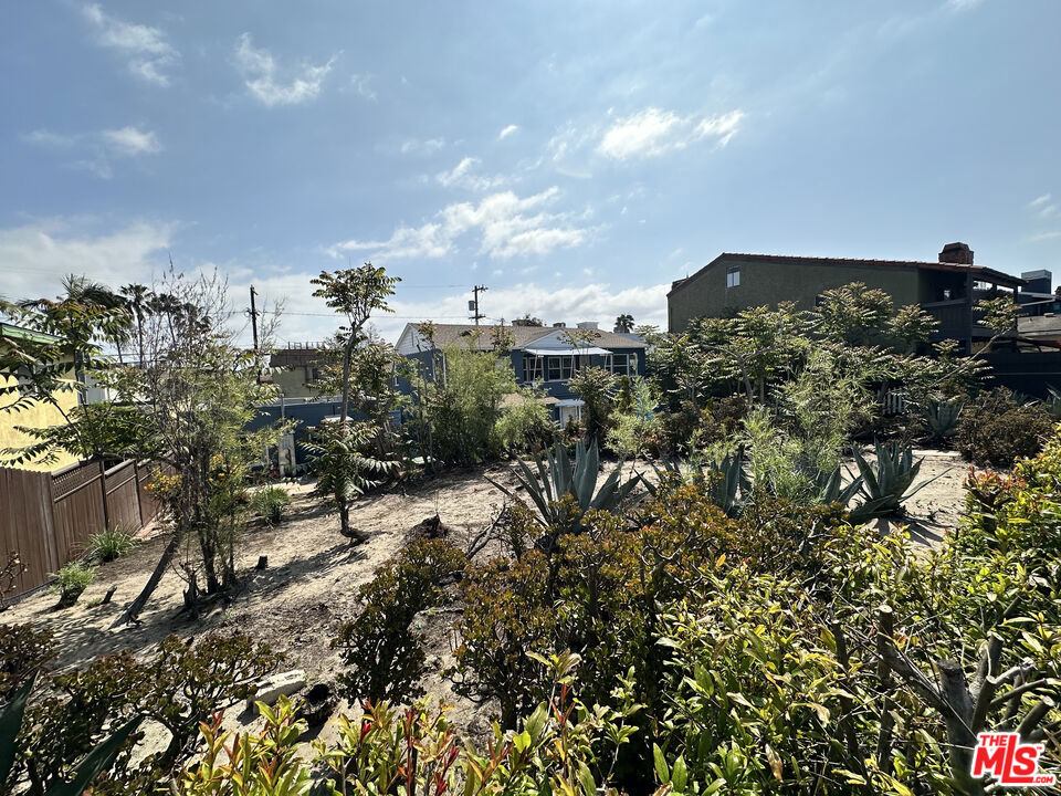 2712 Pacific Avenue