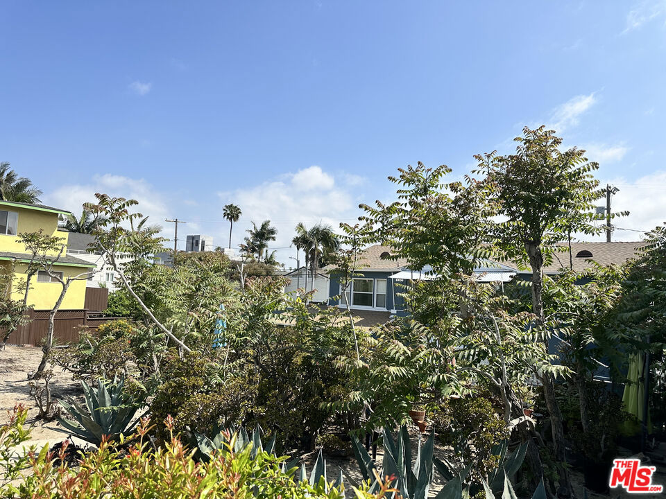 2712 Pacific Avenue