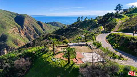 Photo of 2700 Hume Road, Malibu, CA 90265 (MLS # 25575533)