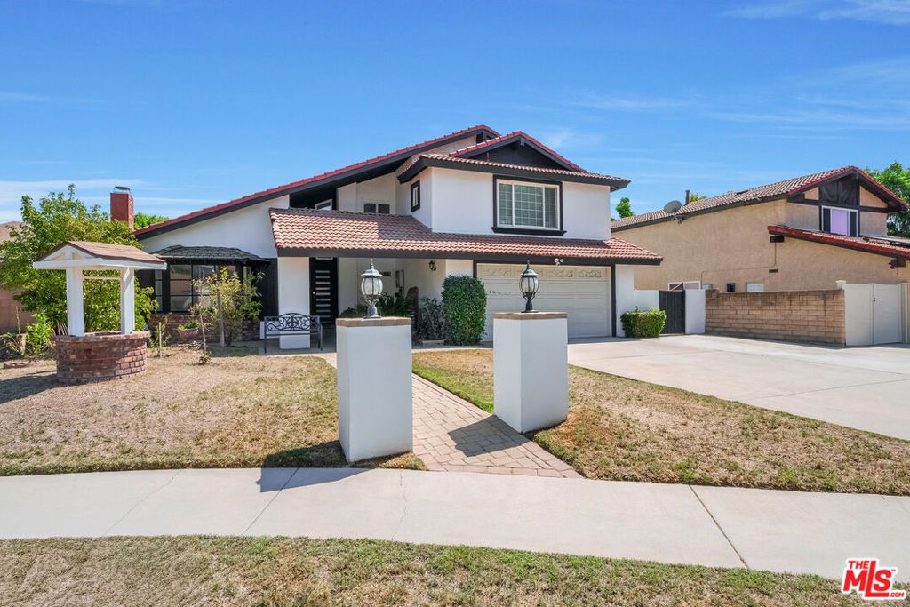Photo of 10640 Willowbrae Avenue, Chatsworth, CA 91311 (MLS # 25589263)