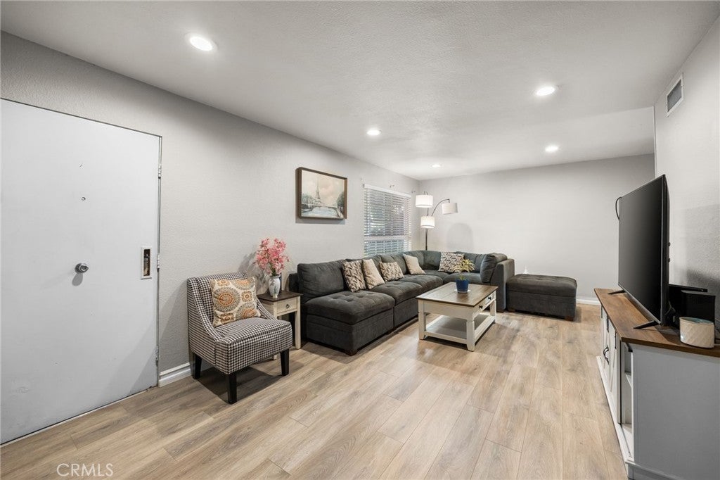 1800 W Gramercy 14