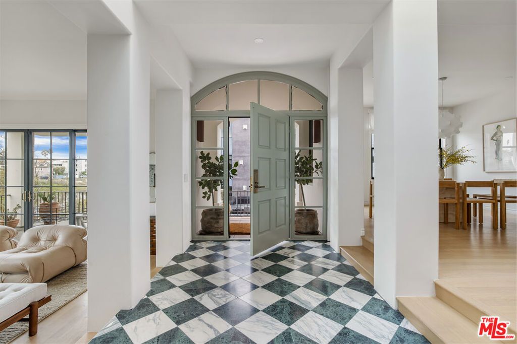 Photo of 5201 Via Donte, Venice, CA 90292 (MLS # 26646171)