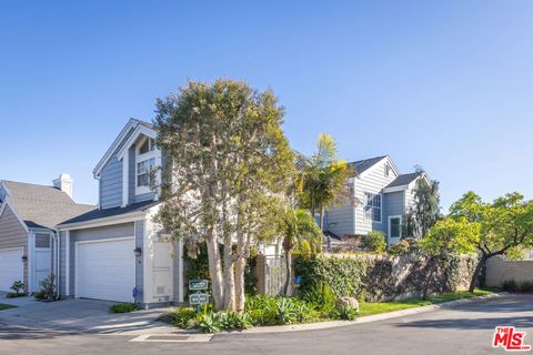 Photo of 13082 Mindanao Way #54, Marina Del Rey, CA 90292 (MLS # 25503493)