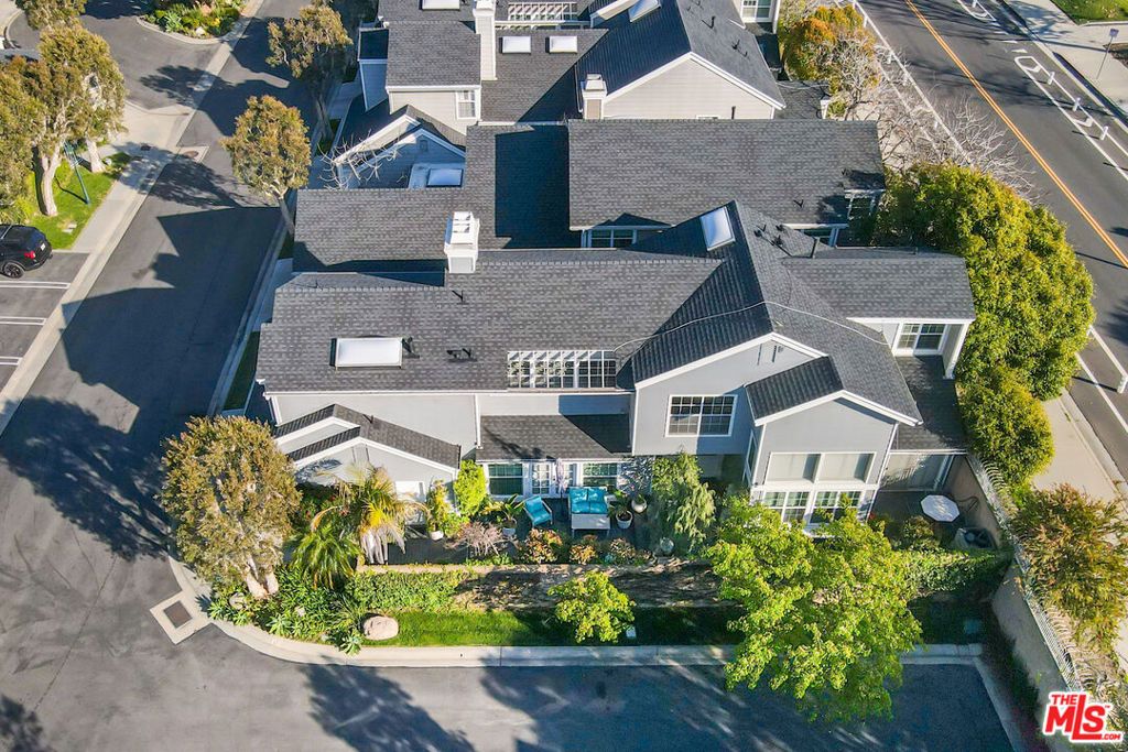 Photo of 13082 Mindanao Way #54, Marina Del Rey, CA 90292 (MLS # 25503493)