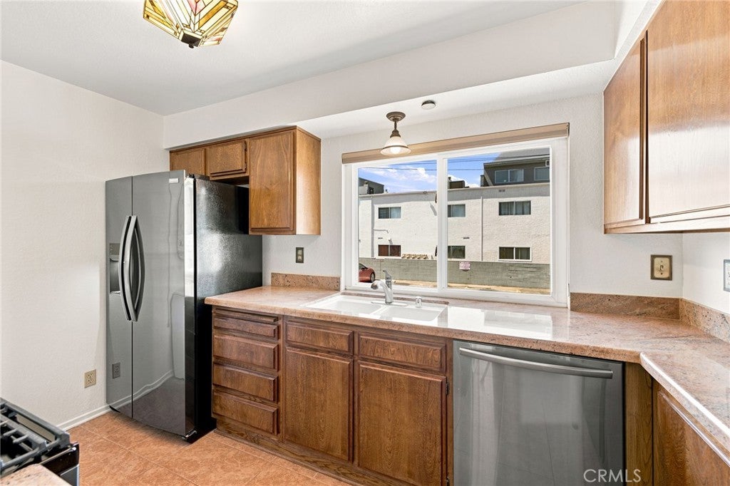 5706 Fair Avenue 104