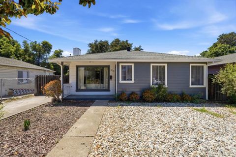 Photo of 2247 Menalto Avenue, East Palo Alto, CA 94303 (MLS # ML82053596)