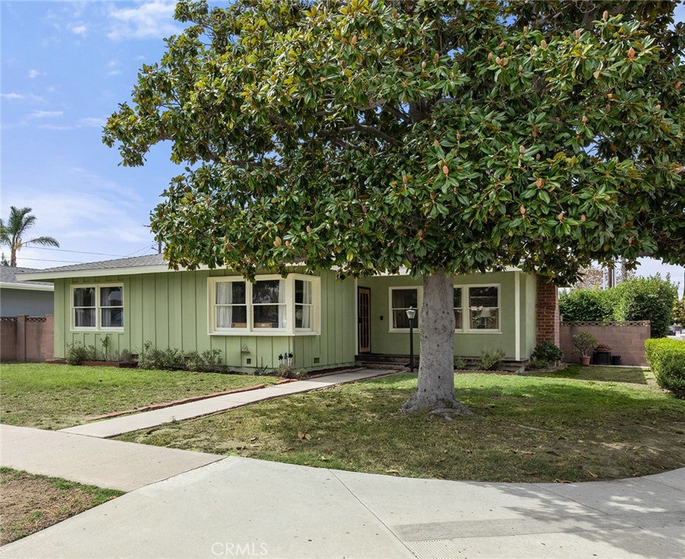 837 S Reseda Street