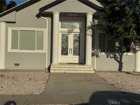 Photo of 4912 4914 Hesperia Ave, Encino, CA 91316 (MLS # SR26052791)