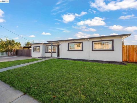 Photo of 36605 Hafner St St, Newark, CA 94560 (MLS # 41133090)