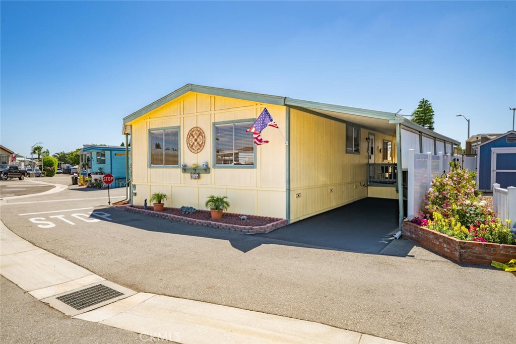 6248 GOLDEN SANDS Drive E 216
