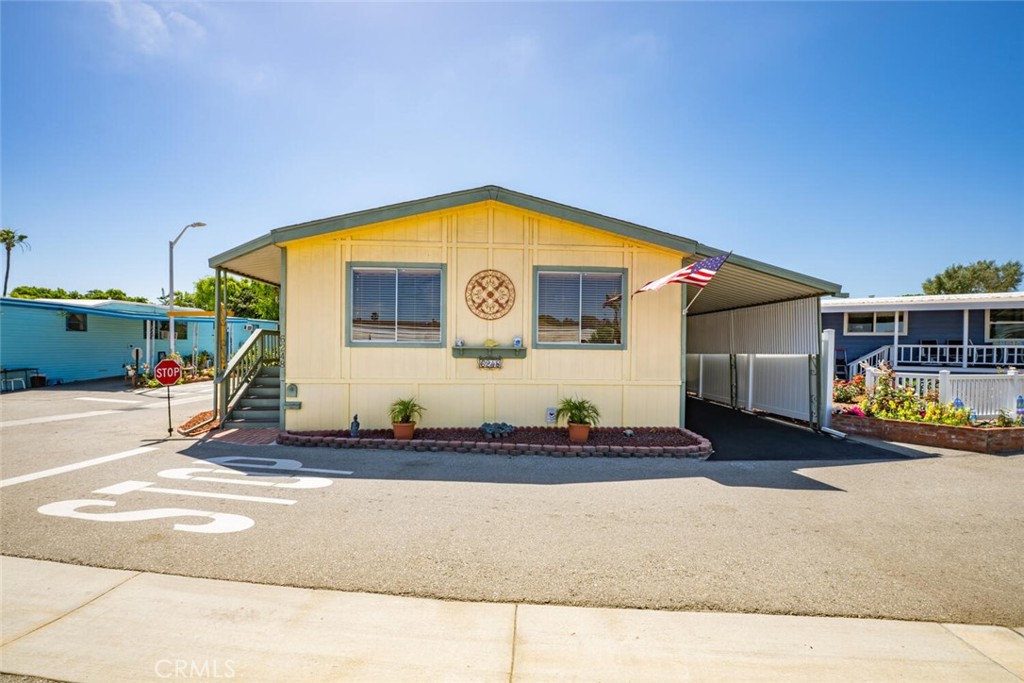 6248 GOLDEN SANDS Drive E 216