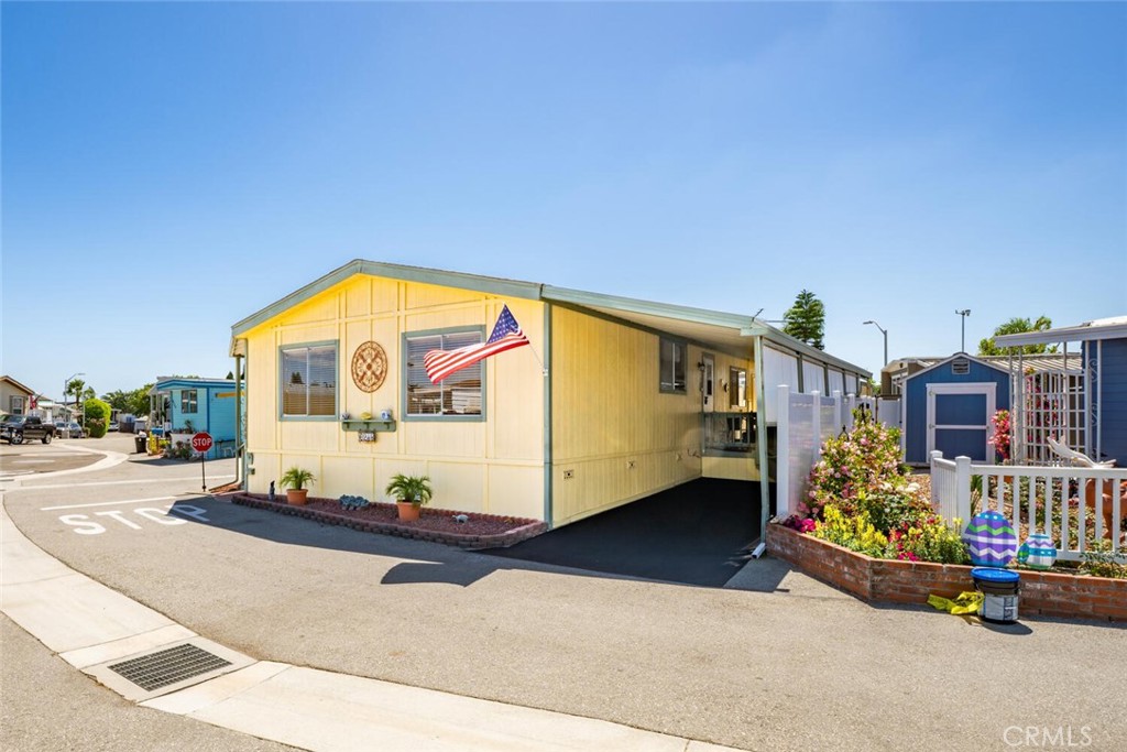 6248 GOLDEN SANDS Drive E 216