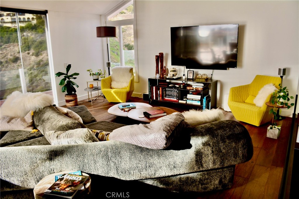 343 Emerald Bay