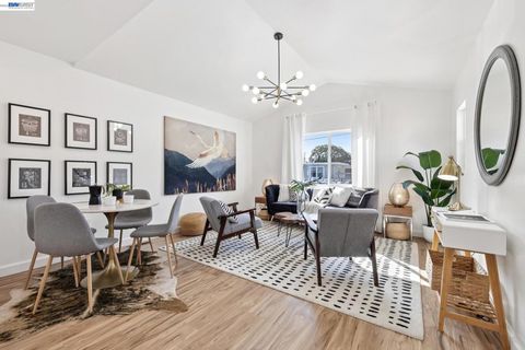 Photo of 917 917 CHANNING WAY Way, Berkeley, CA 94710 (MLS # 41125130)