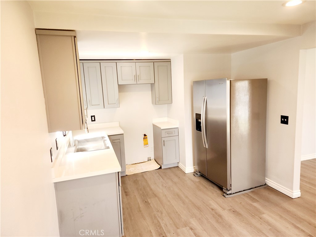 323 W 47th