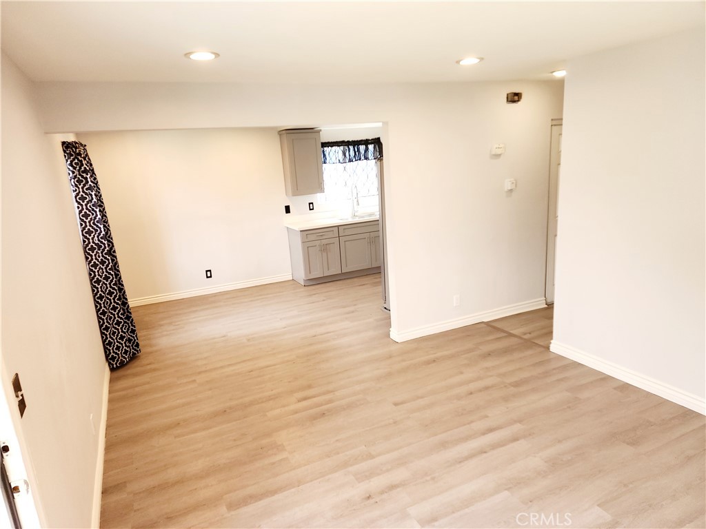 323 W 47th