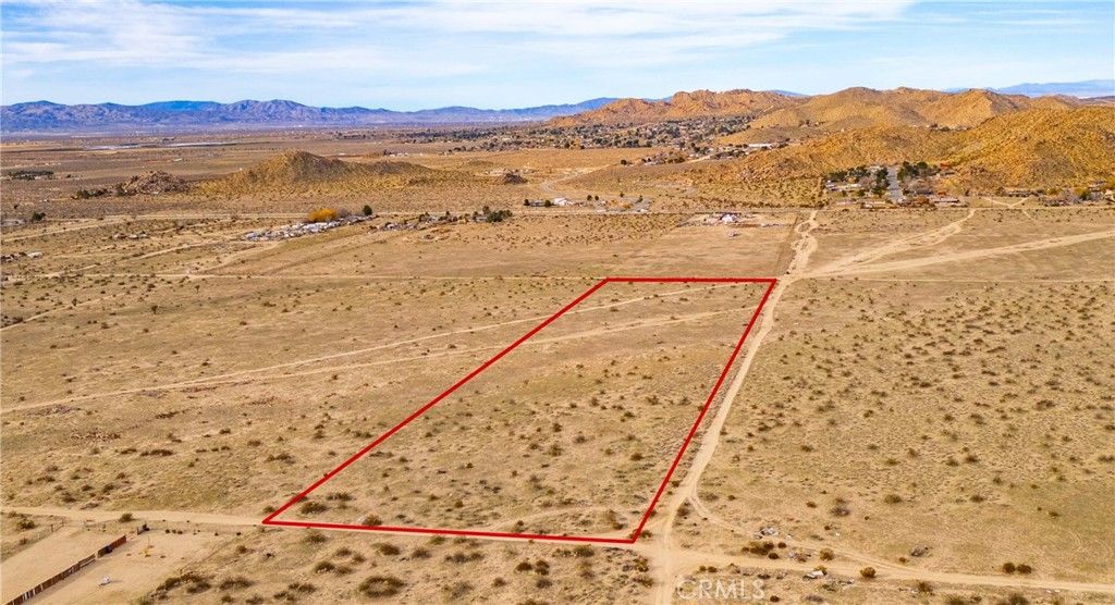 Photo of 18200 E Avenue P, Palmdale, CA 93591 (MLS # SR25278916)