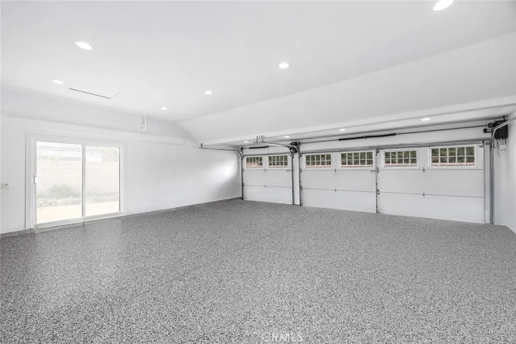 Yorba Linda, California 92887, United States, 4 Bedrooms Bedrooms, ,3 BathroomsBathrooms,Residential,Pending,205670